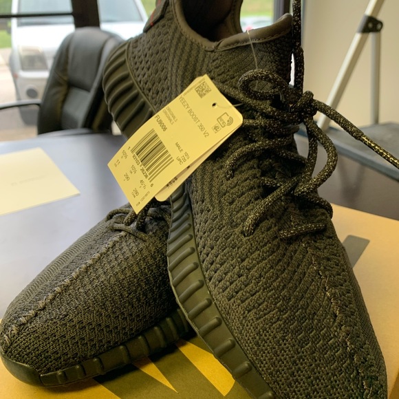 Yeezy BOOST 350 V2 - Picture 3 of 5